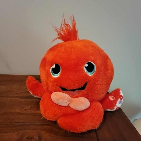 𝅺HALLMARK Hug Ya Mucho Octopus Omar 10" Singing and Dancing Plush - Picture 1 of 8